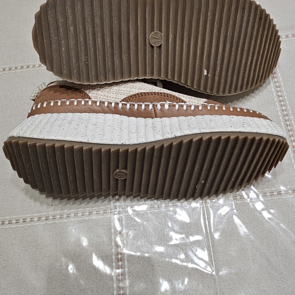 Universal Thread Sneakers - Picture 3 of 5
